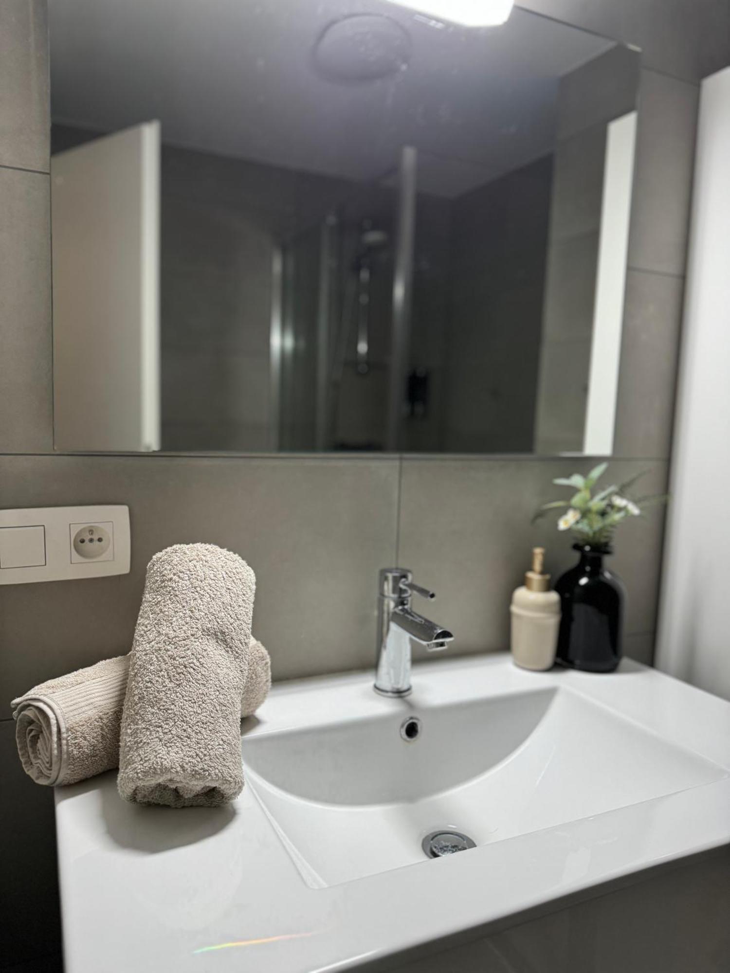 Apartament Liege Luxe & Jacuzzi Sous Les Etoiles Saint-Nicolas  Zewnętrze zdjęcie